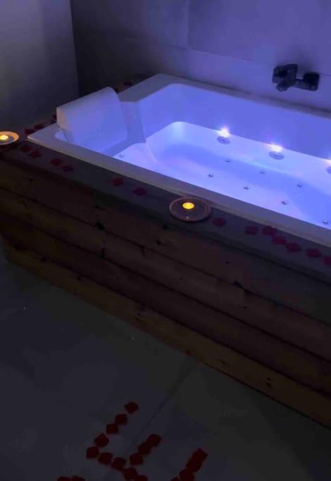 Avec Jaccuzzi 15 Min Du Centre De Lyon Apartment Villeurbanne
